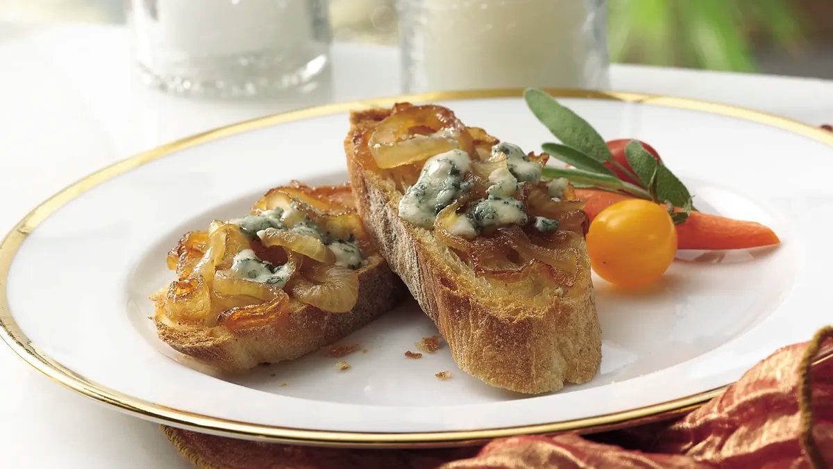 Caramelized Onions and Sliced Tri-tip with Crumbled Gorgonzola Crostini (2 pieces)