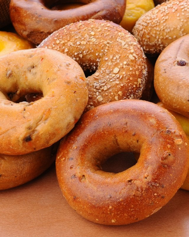 Assorted Bagel (Jalapeno, Plain, Sesame, Blueberry, Cinnamon Raisin, Whole Wheat, Everything Bagel)